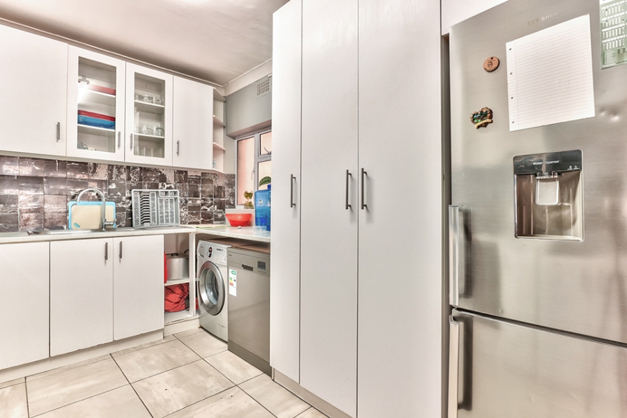 3 Bedroom Property for Sale in Wynberg Upper Western Cape
